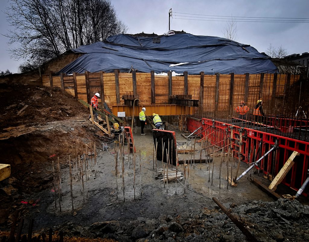 Palowanie pod obiekty mostowe w ramach przebudowy al. 29 listopada w Krakowie