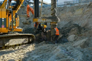 Prace przy ul. Przybyszewskiego w Krakowie: Zabezpieczenie Wykopu i Wzmocnienie Podłoża dla Nowego Kompleksu Biurowego Grupy Zasada S.A.